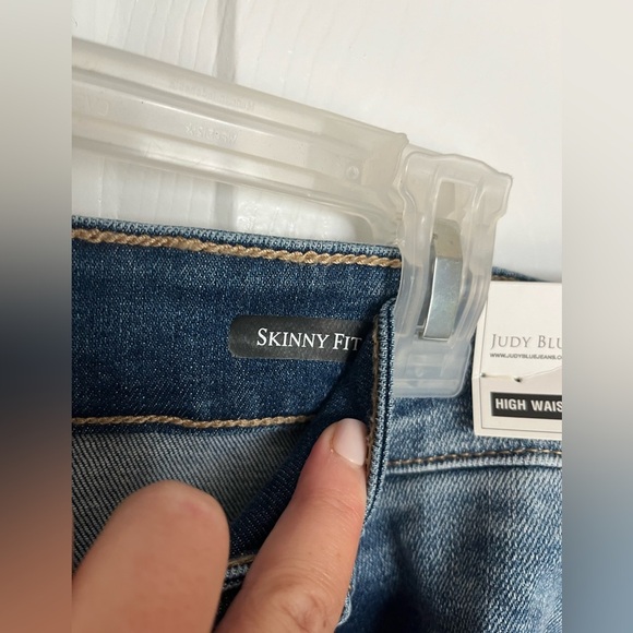 Judy Blue High Rise Distressed Jeans - Blue - Picture 8 of 9